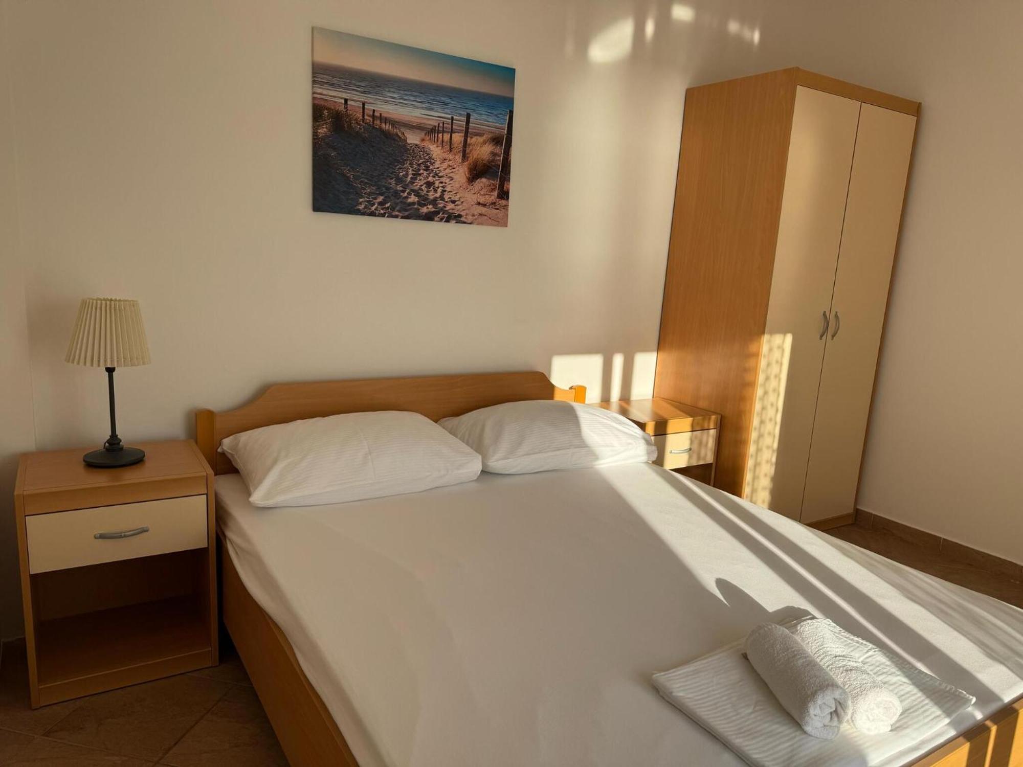 Apartments Franko Povljana Ngoại thất bức ảnh