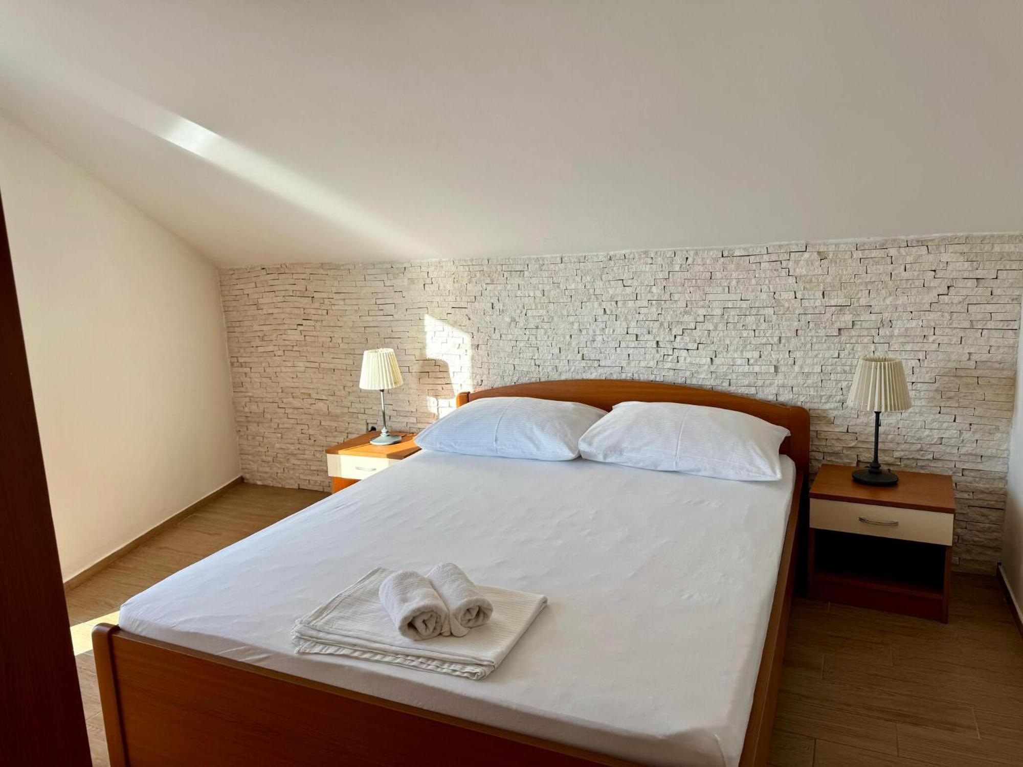 Apartments Franko Povljana Ngoại thất bức ảnh