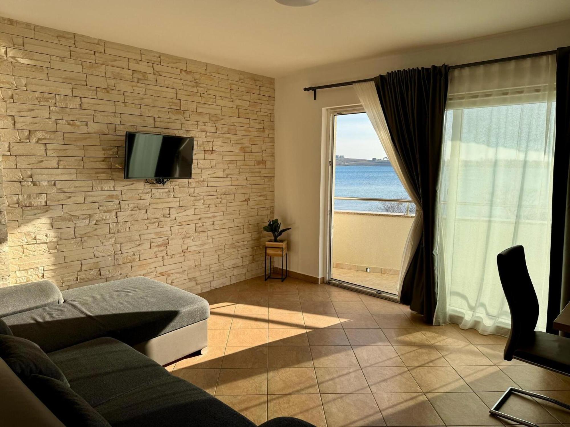 Apartments Franko Povljana Ngoại thất bức ảnh