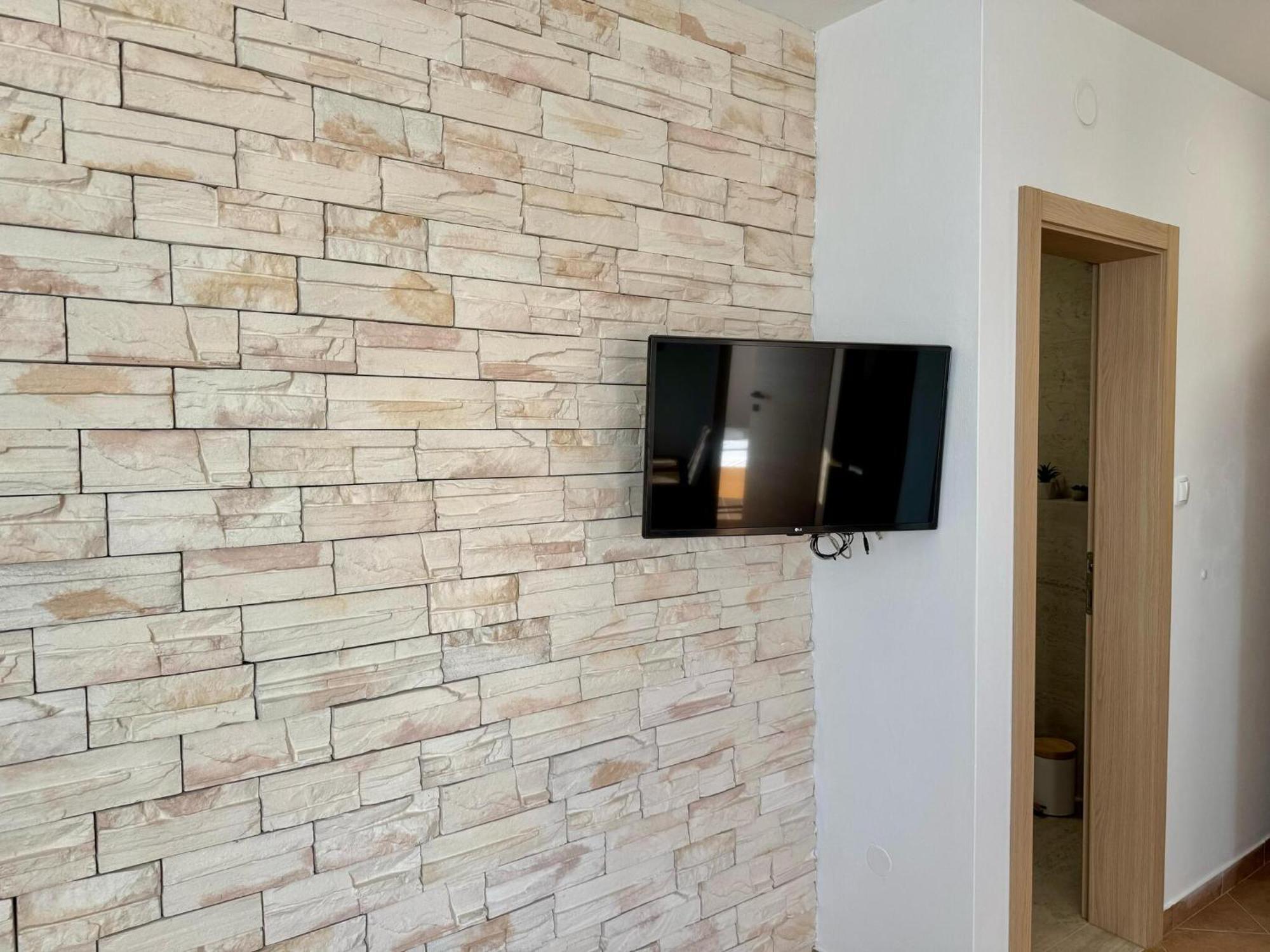 Apartments Franko Povljana Phòng bức ảnh