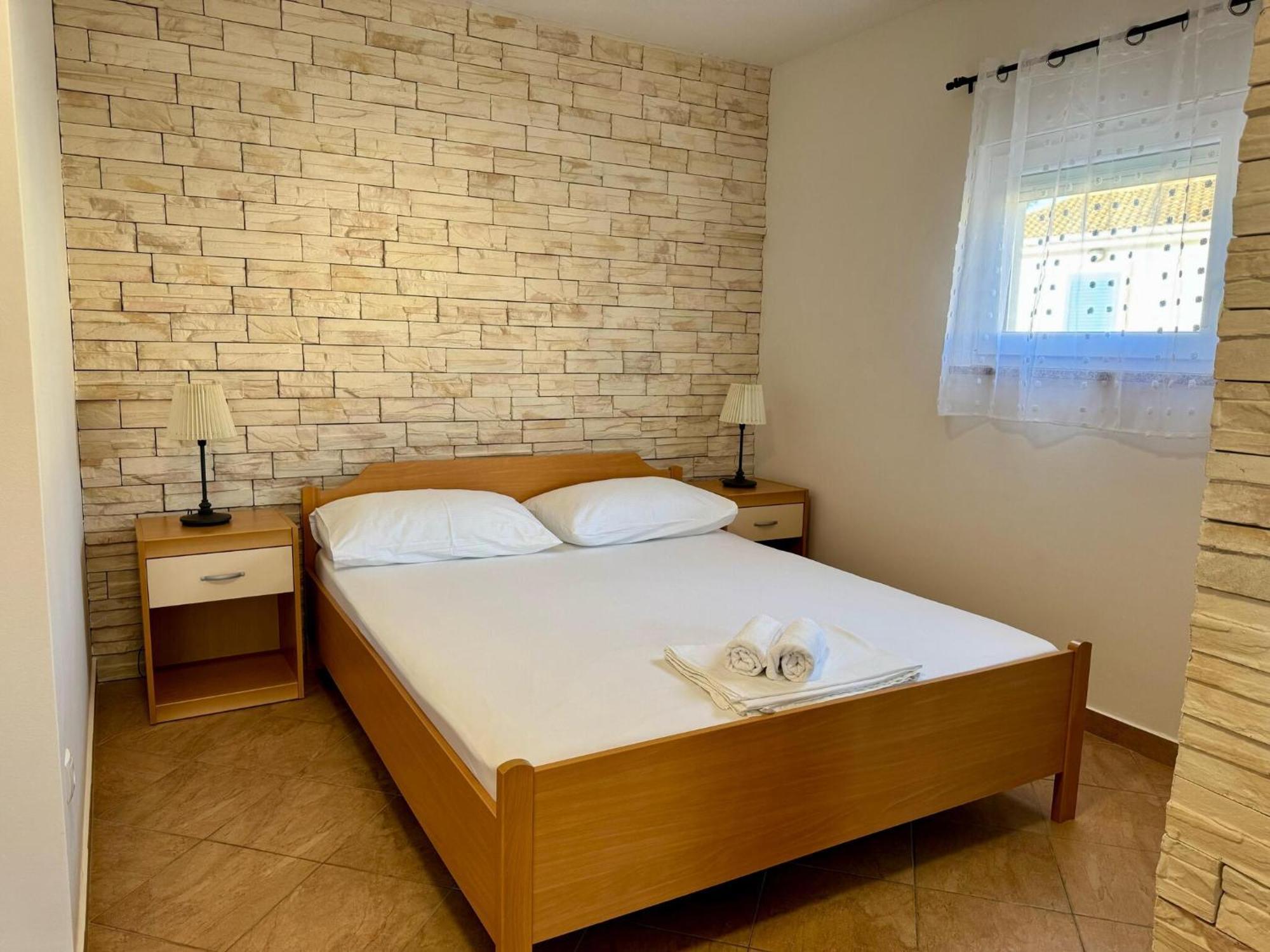 Apartments Franko Povljana Ngoại thất bức ảnh